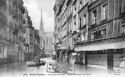 293 Paris -Venise. Inondations 1910. Place Maubert