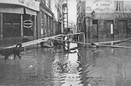 296 La grande crue de la Seine (janvier 1910). Inondation du quartier de la Place Maubert