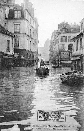 310 Crue de la Seine  (janvier-février1910)Place Maubert. La Marine de guerre