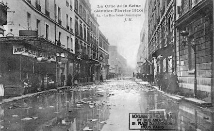 339 La crue de la Seine (janvier-février 1910). La rue saint Dominique
