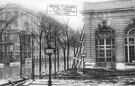 350 La crue de la Seine (janvier-février 1910). Rue de Constantine-Gare des Invalides
