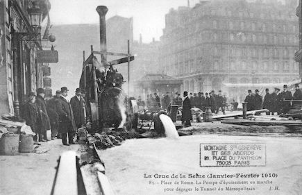 354 La crue de la Seine (janvier-février 1910).Place de Rome. La pompe d'épuisement