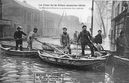 401 La crue de la Seine (janvier 1910) La Marine de Guerre va au secours des sinistrés