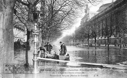 403 Crue de la Seine (jan-fév 1910) Avenue d'Antin. Passerelle et barques