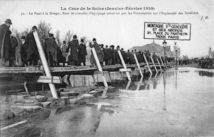 411 Crue de la Seine (jan-fév 1910) Le pont à la Birago aux Invalides