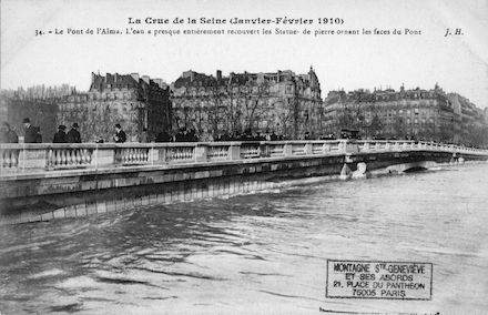 418A La crue de la Seine (janvier-février 1910)Le pont de l'Alma