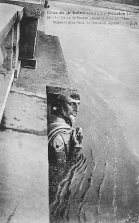 419 Crue de la Seine (jan-fév 1910) La statue du Zouave au pont de l'Alma