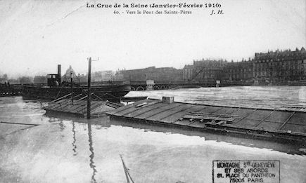 455 La crue de la Seine (janvier-février 1910) Vers le pont des Saints-Pères