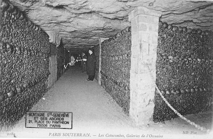 644 Les Catacombes. Galeries de l'Ossuaire