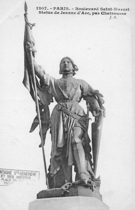 671 Boulevard Saint Marcel. Statue de jeanne d'Arc par Chatrousse
