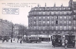 792.  Station des autobus à l'angle Avenue des Gobelins et Boulevard Arago