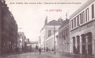 824.  Rue Jeanne d'Arc depuis la caserne des pompiers