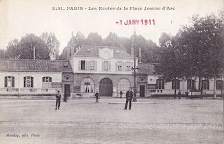 831. Les écoles de la place Jeanne d'Arc